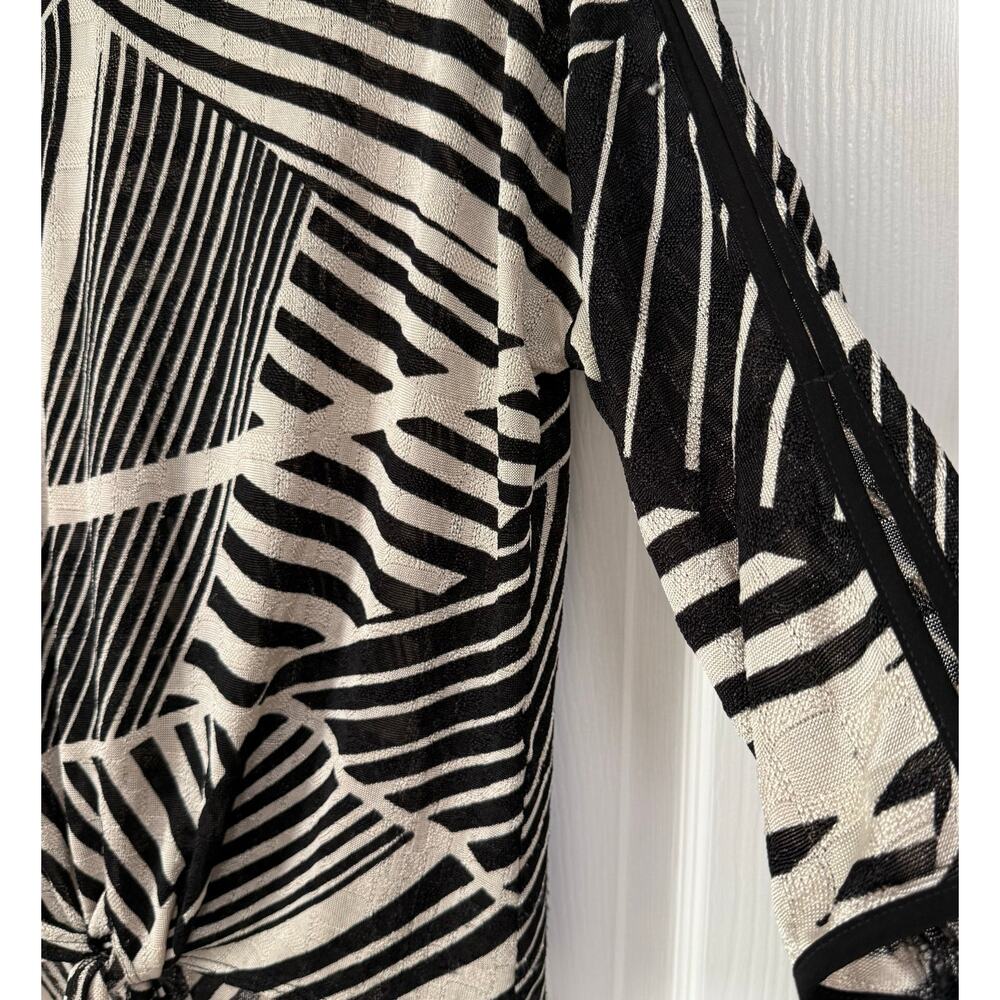 Frank Lyman Design Women's Knit Black Cream Tie Front Top Size 16 - Picture 5 of 10